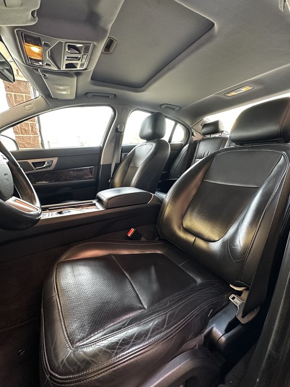 2009 Jaguar XF Image 15