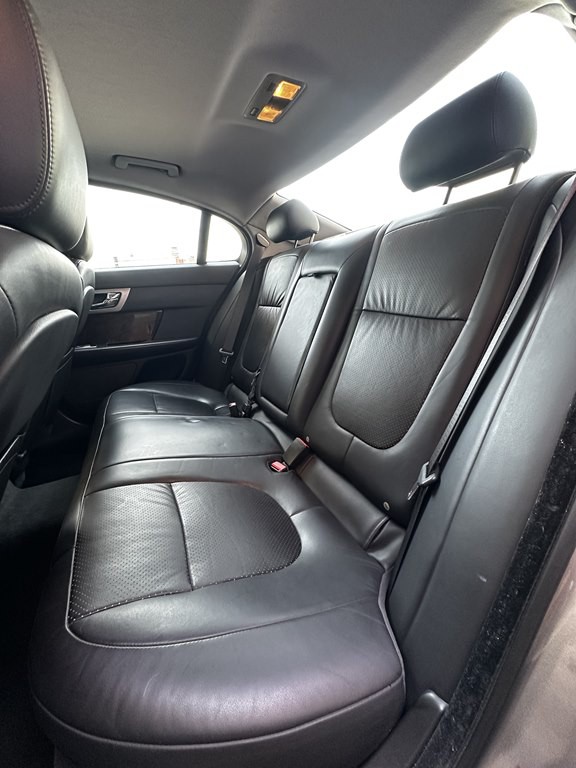 2009 Jaguar XF Image 16