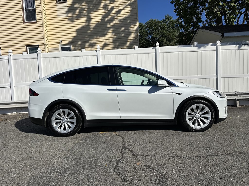 2018 Tesla Model X Image 8