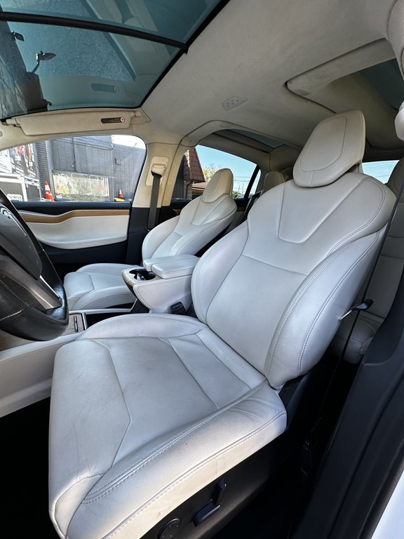 2018 Tesla Model X Image 13
