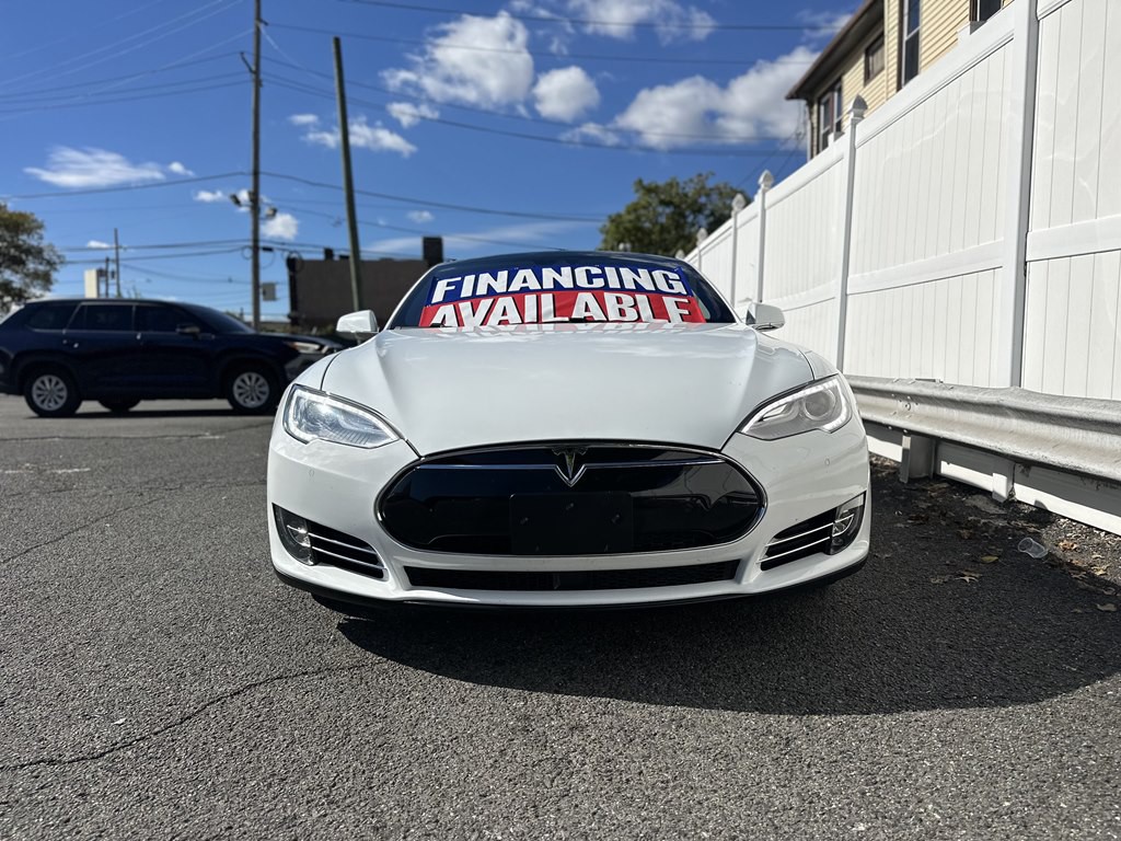 2015 Tesla Model S Image 2
