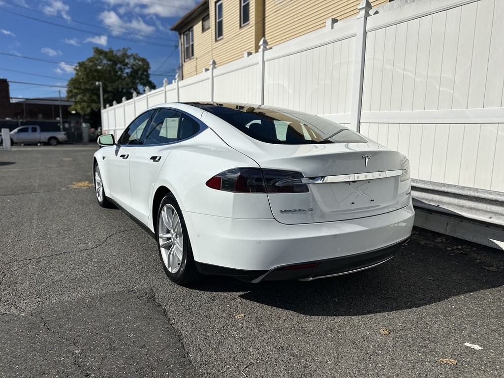2015 Tesla Model S Image 4