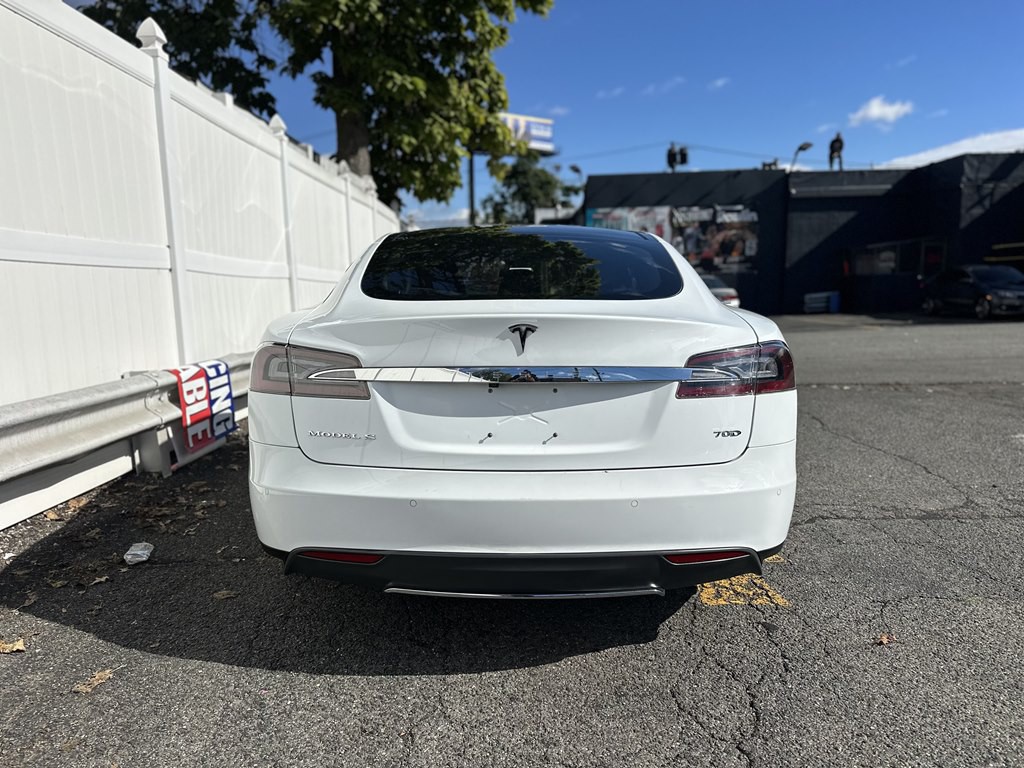 2015 Tesla Model S Image 5