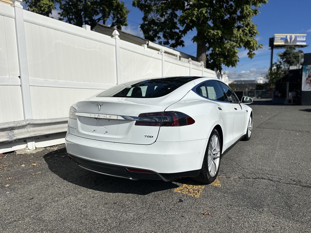 2015 Tesla Model S Image 6