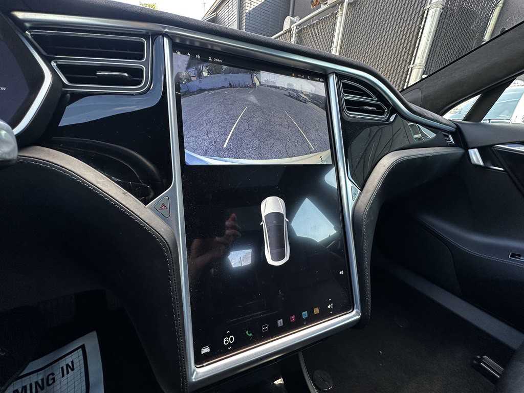 2015 Tesla Model S Image 12