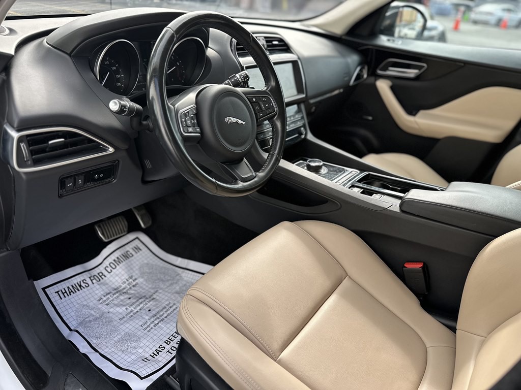 2019 Jaguar F-PACE Image 10