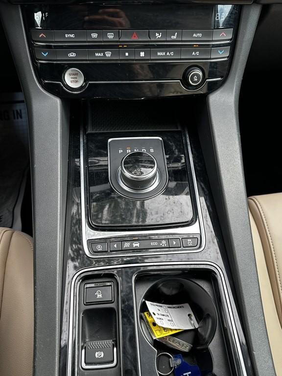 2019 Jaguar F-PACE Image 14