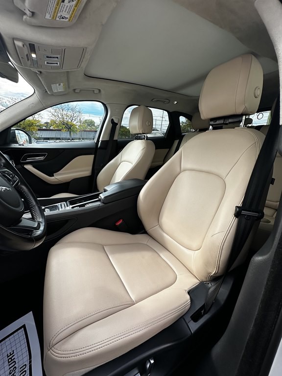2019 Jaguar F-PACE Image 15