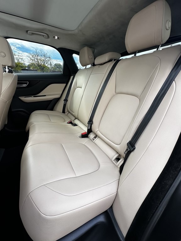 2019 Jaguar F-PACE Image 16
