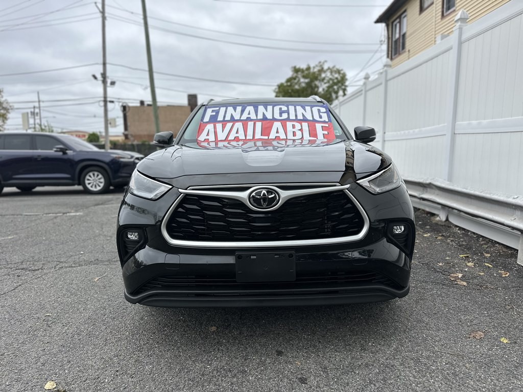 2022 Toyota Highlander Image 2