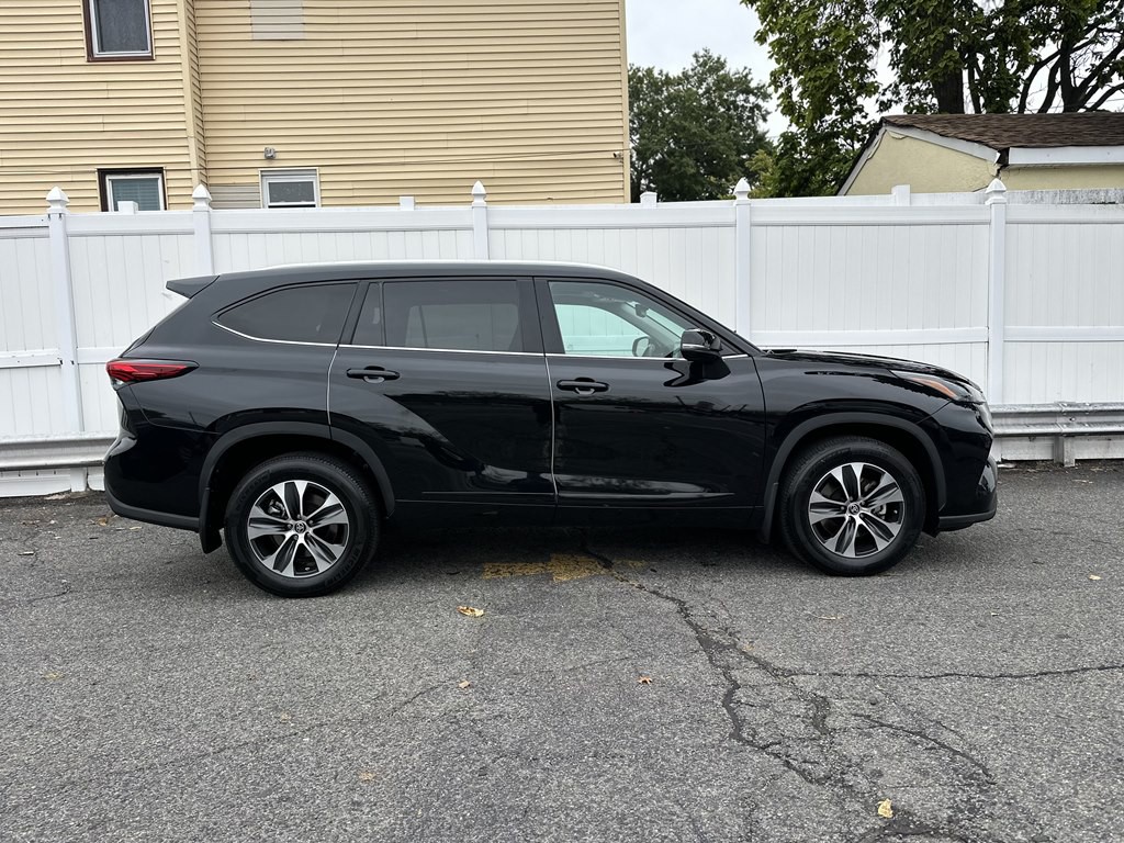 2022 Toyota Highlander Image 8
