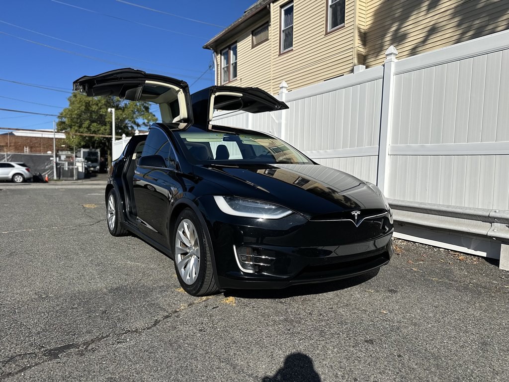 2016 Tesla Model X Image 3