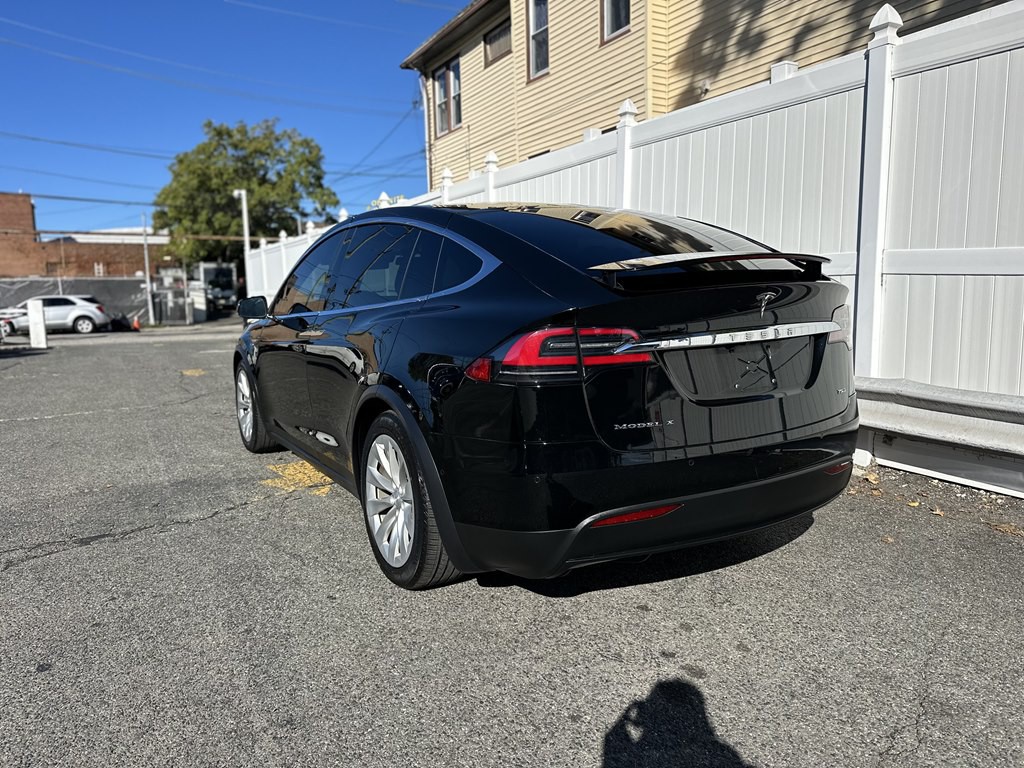 2016 Tesla Model X Image 5