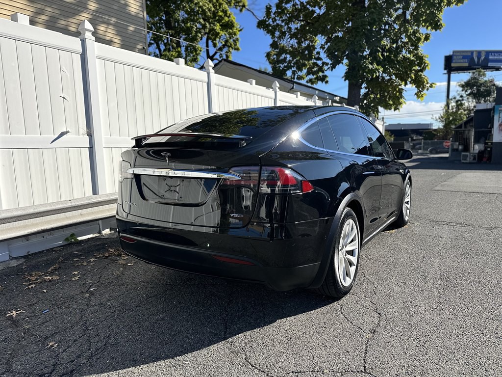 2016 Tesla Model X Image 7