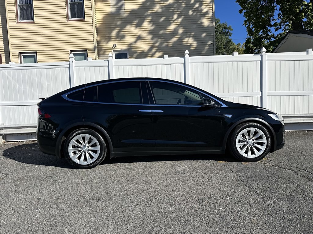 2016 Tesla Model X Image 8