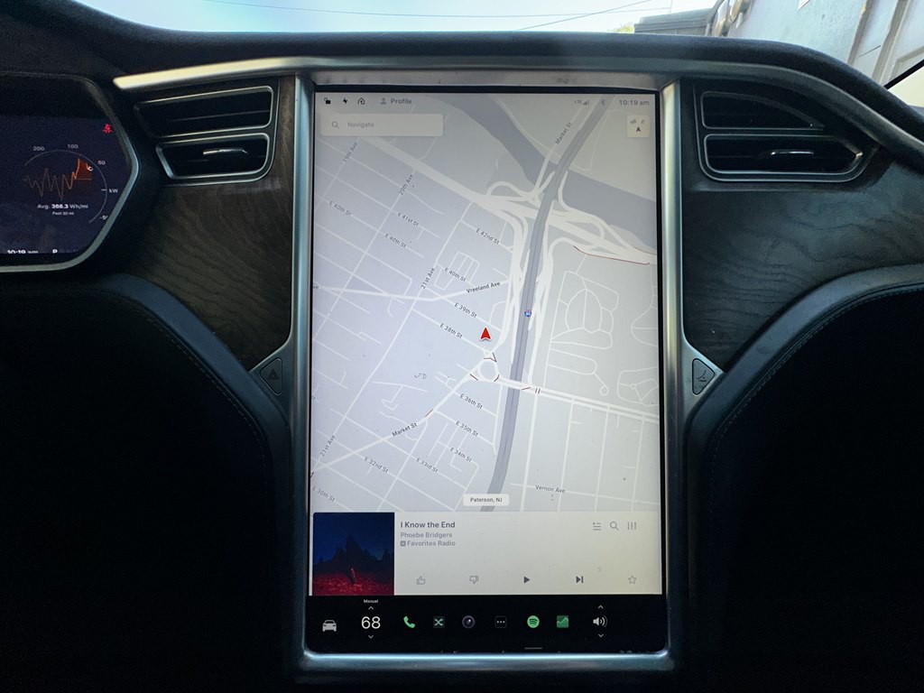 2016 Tesla Model X Image 11
