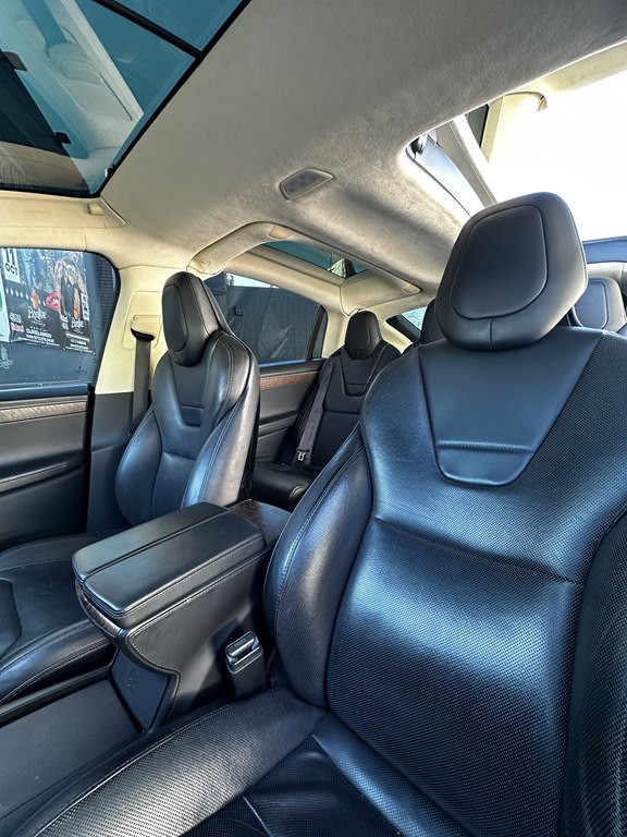 2016 Tesla Model X Image 13