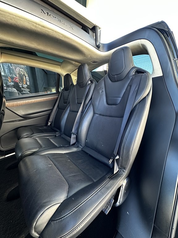 2016 Tesla Model X Image 14