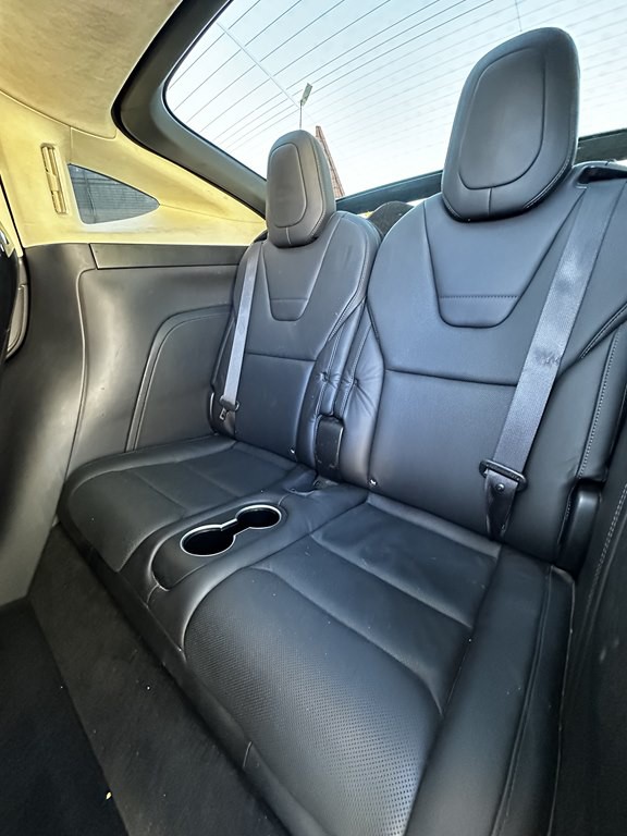 2016 Tesla Model X Image 15