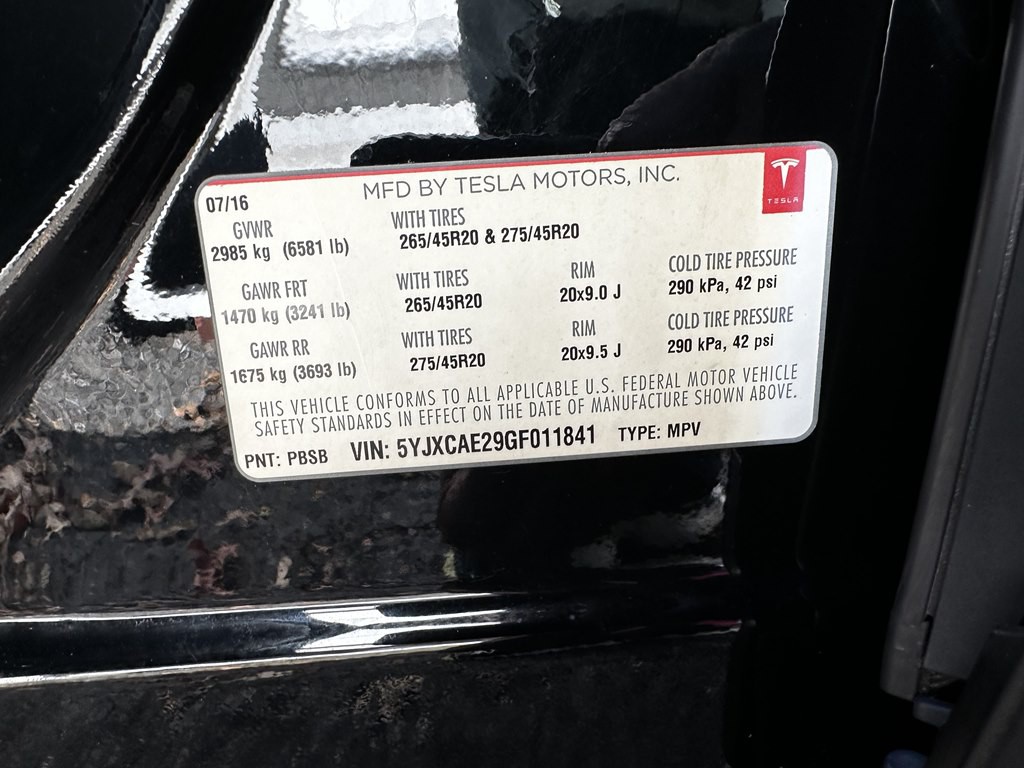 2016 Tesla Model X Image 16