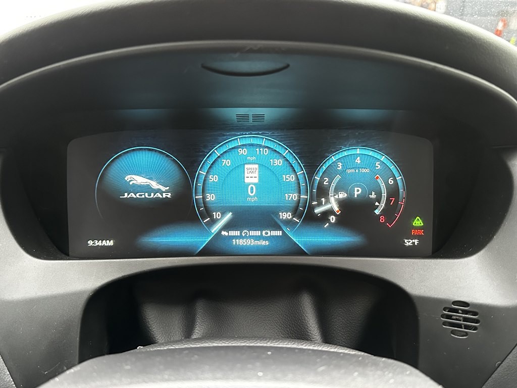 2017 Jaguar F-PACE Image 11