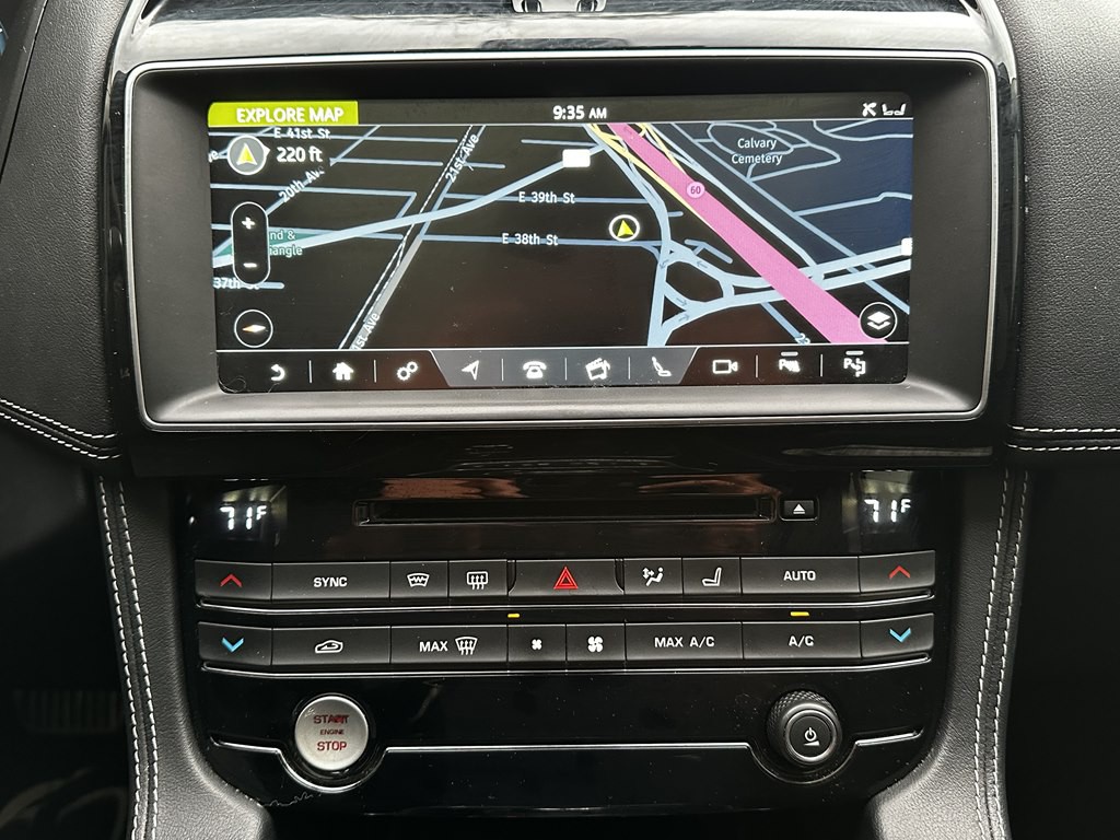 2017 Jaguar F-PACE Image 13