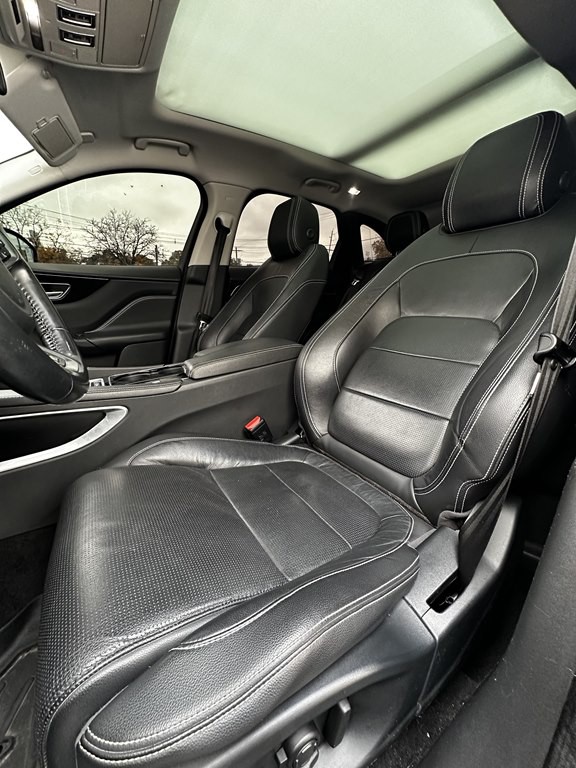 2017 Jaguar F-PACE Image 15