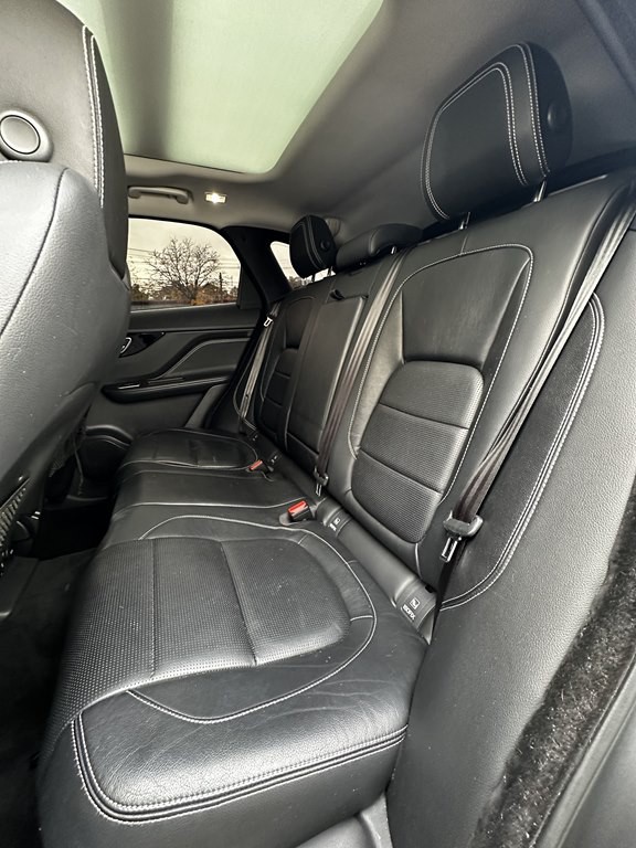 2017 Jaguar F-PACE Image 16