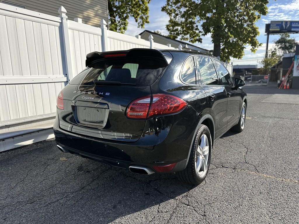 2013 Porsche Cayenne Image 6