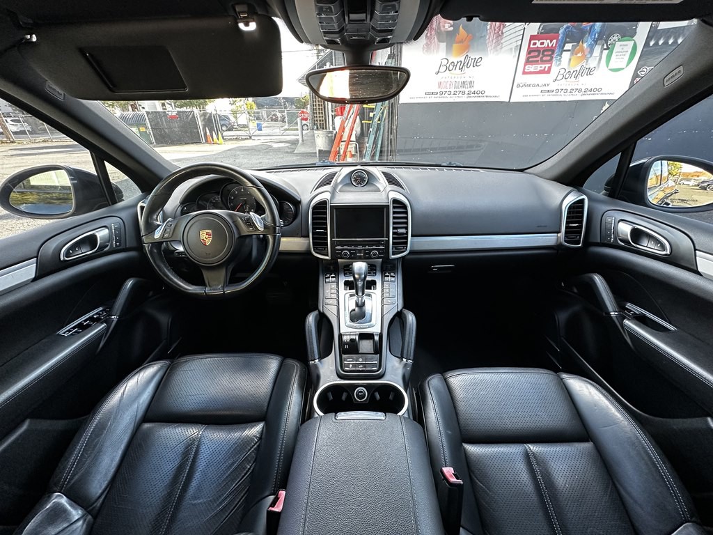 2013 Porsche Cayenne Image 8