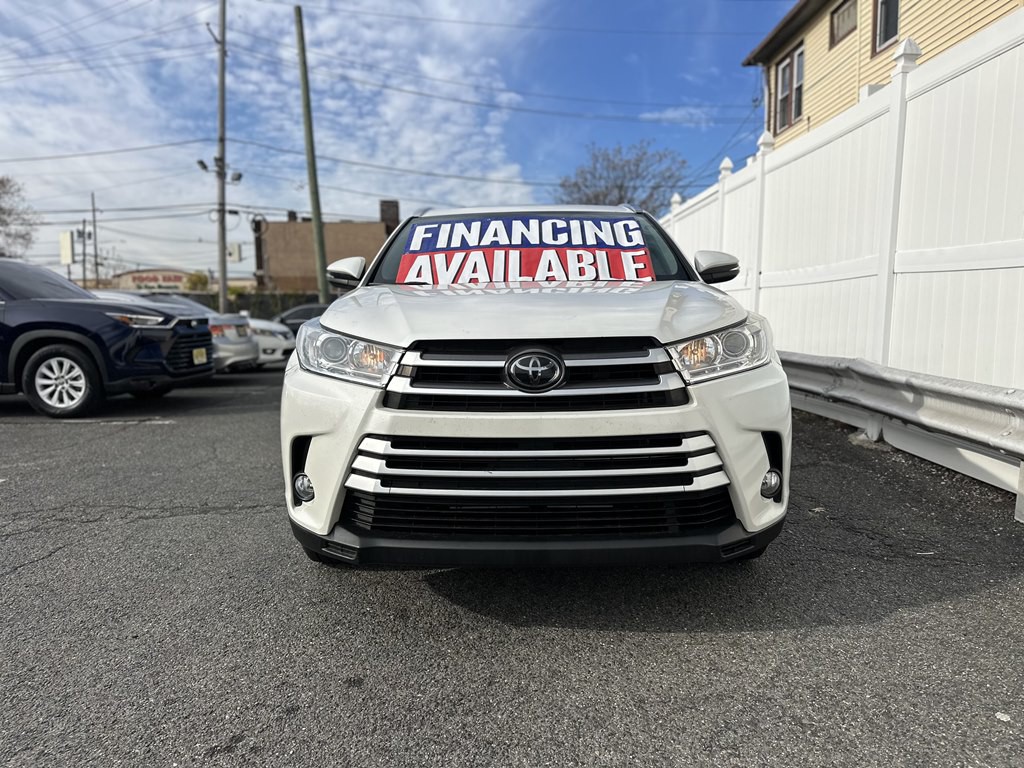 2018 Toyota Highlander Image 2