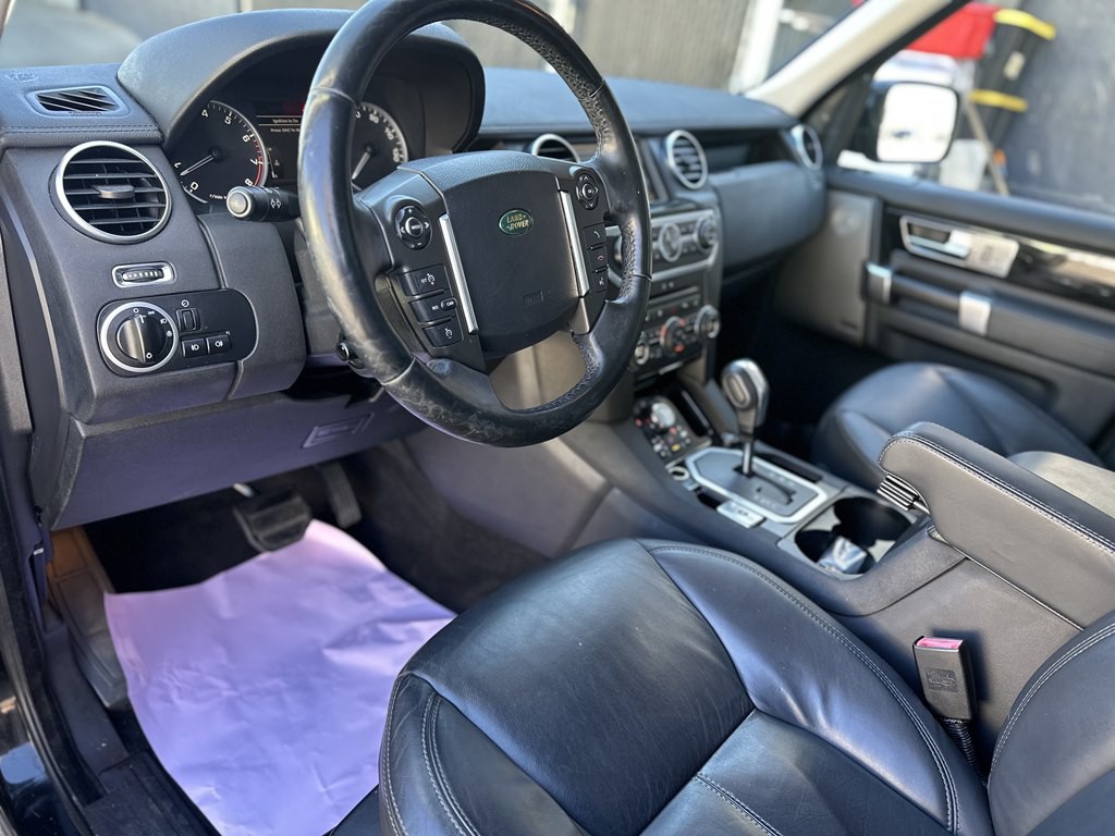 2010 Land Rover LR4 Image 9