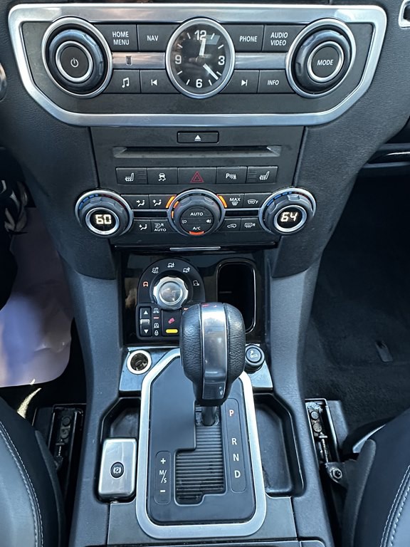 2010 Land Rover LR4 Image 12