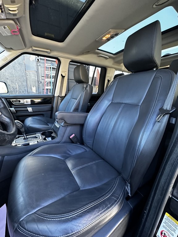 2010 Land Rover LR4 Image 15