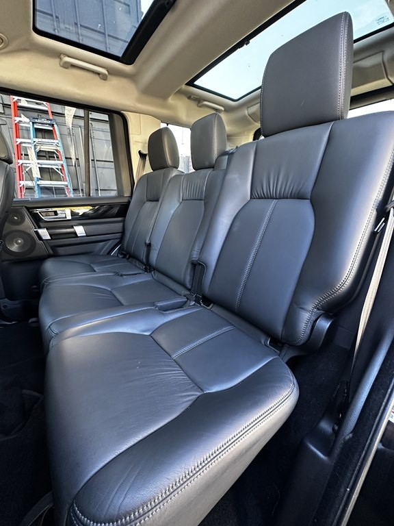 2010 Land Rover LR4 Image 16