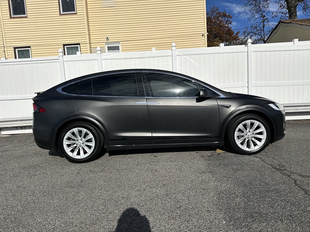2017 Tesla Model X Image 8