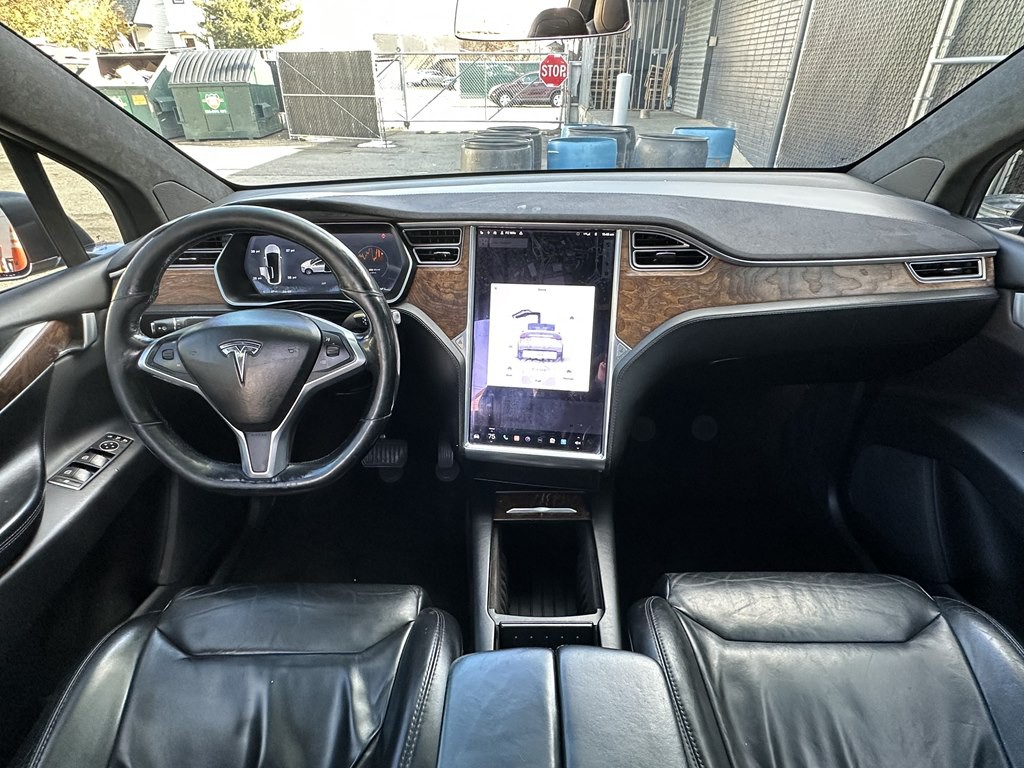 2017 Tesla Model X Image 9