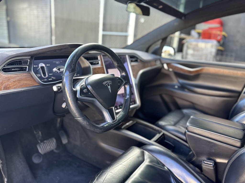 2017 Tesla Model X Image 10