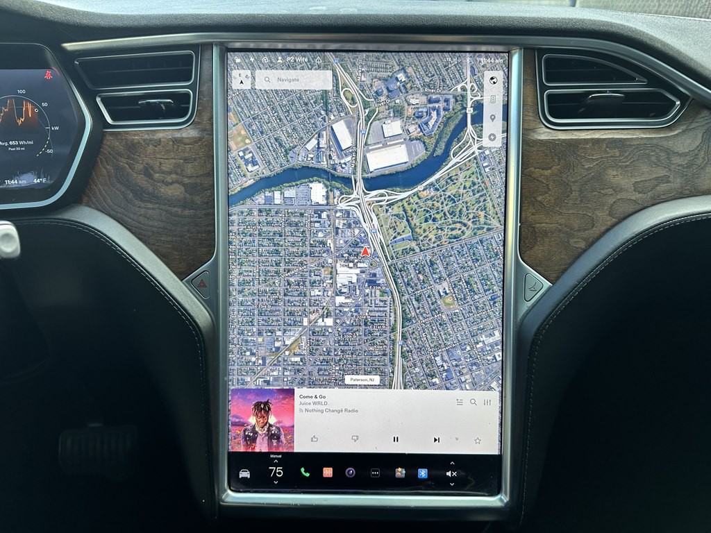 2017 Tesla Model X Image 12