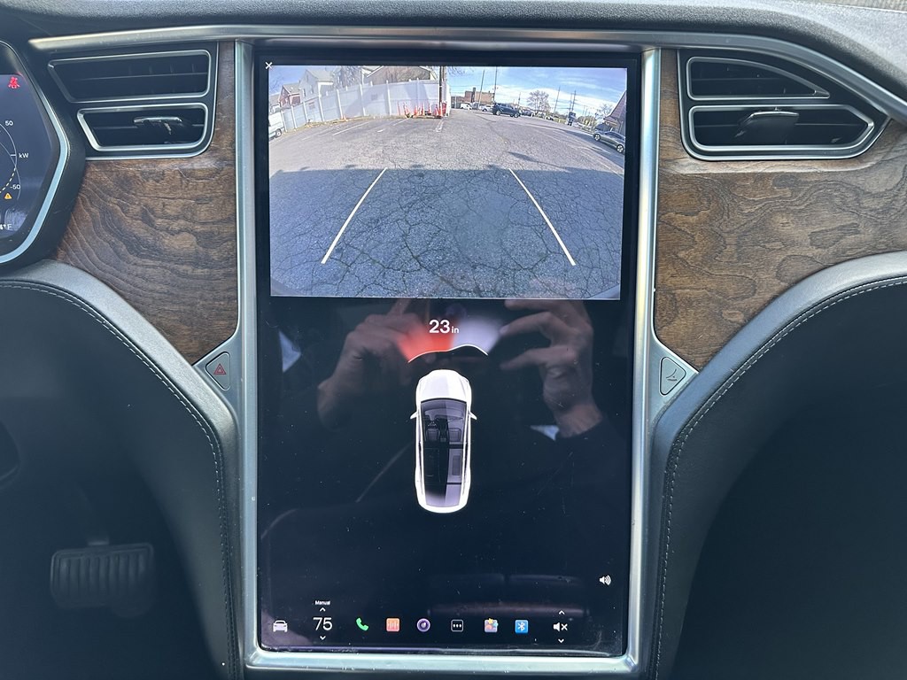 2017 Tesla Model X Image 13