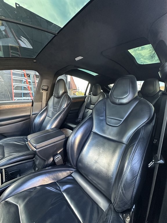2017 Tesla Model X Image 14