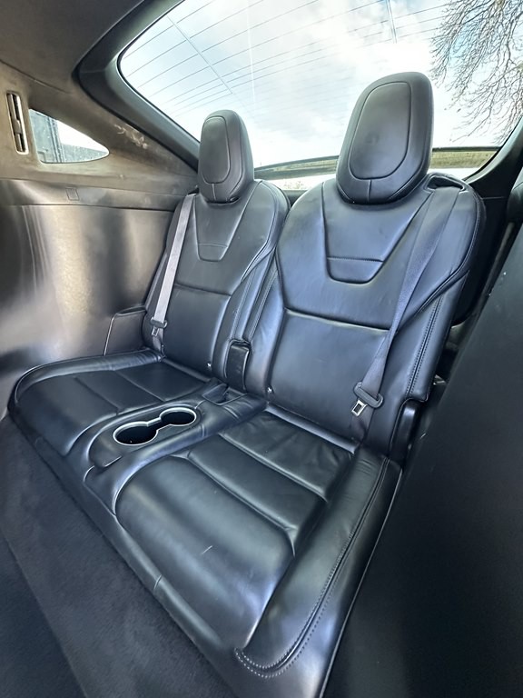 2017 Tesla Model X Image 16
