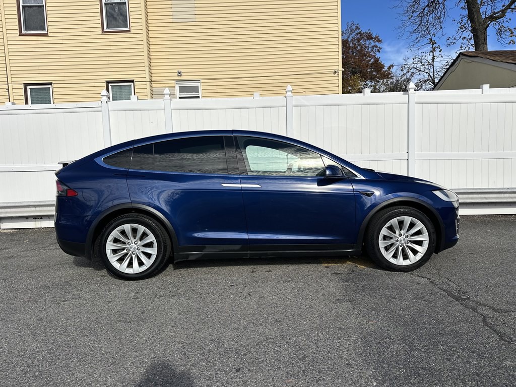 2017 Tesla Model X Image 8