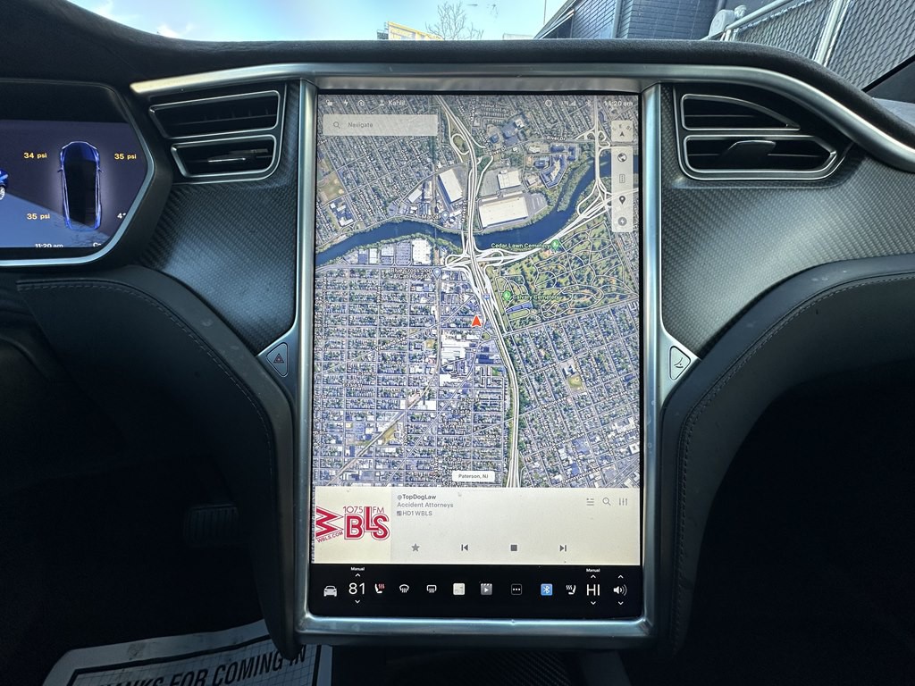2017 Tesla Model X Image 12