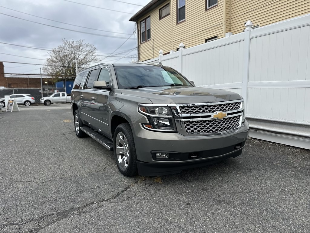 2018 Chevrolet Suburban Image 3