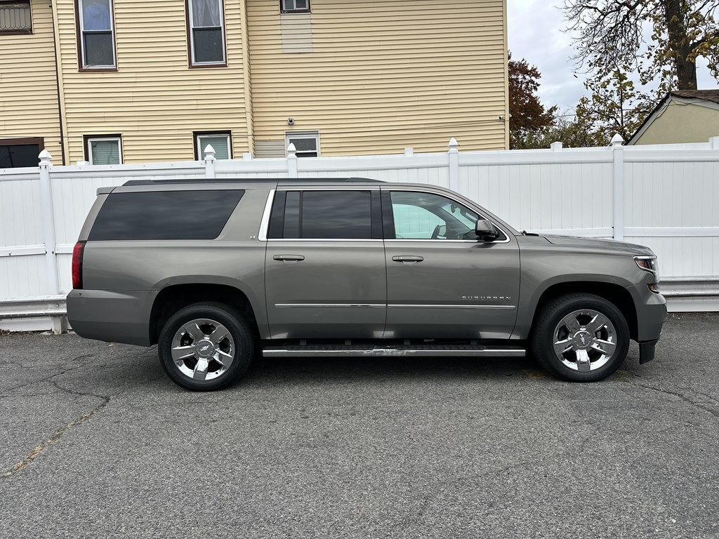 2018 Chevrolet Suburban Image 8