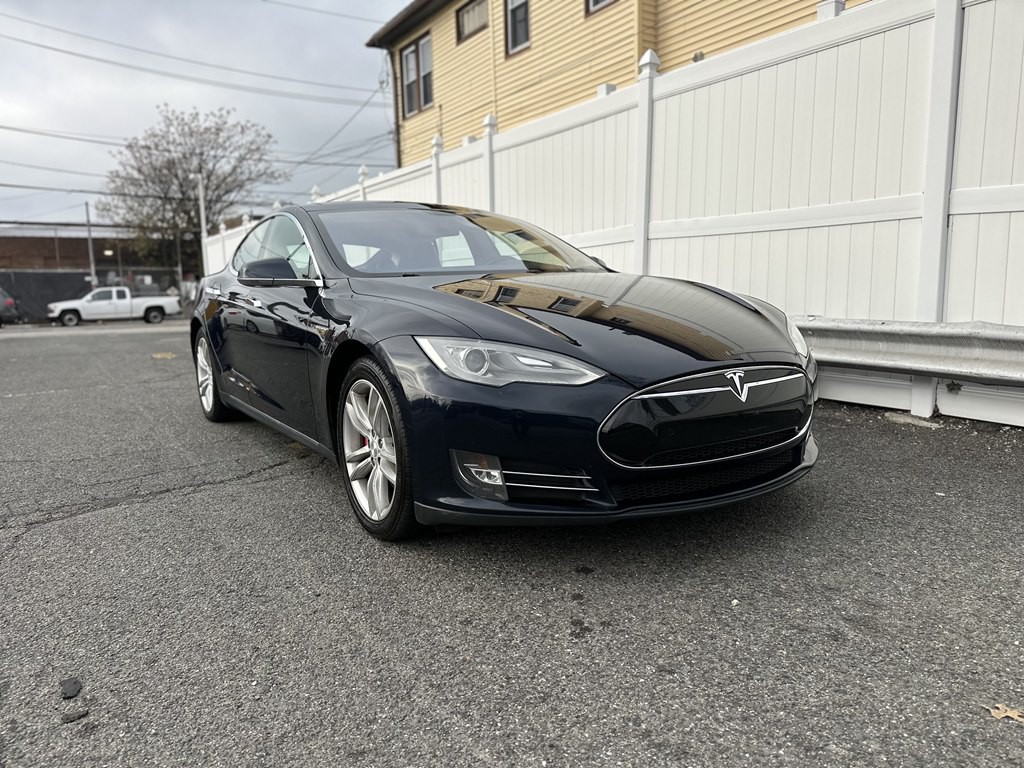 2014 Tesla Model S Image 3