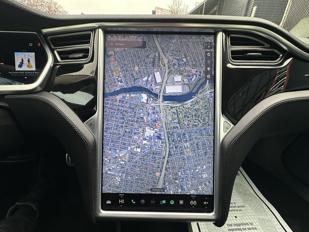 2014 Tesla Model S Image 11