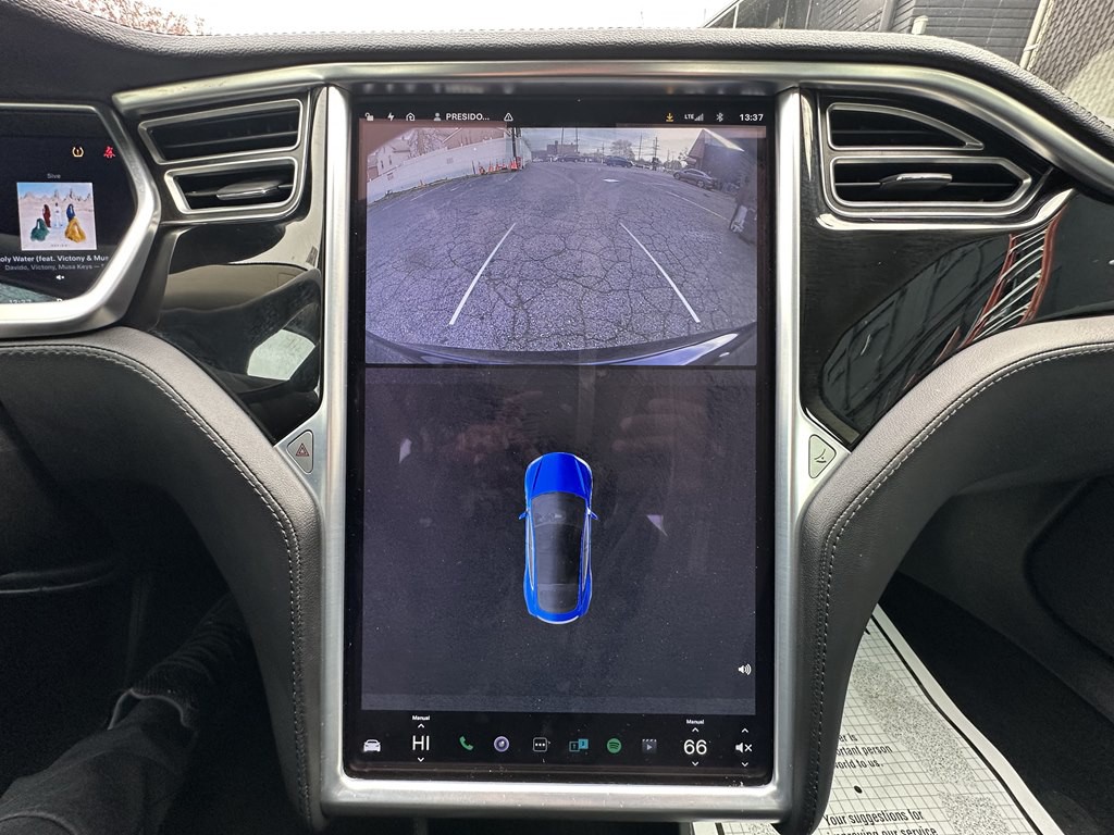 2014 Tesla Model S Image 12