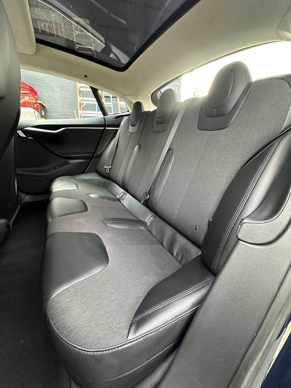 2014 Tesla Model S Image 14